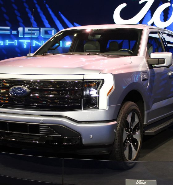 2022_Ford_F-150_Lightning,_NYIAS_2022