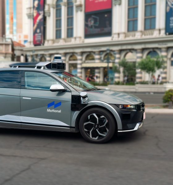 motional lyft ioniq 5 driverless rides las vegas