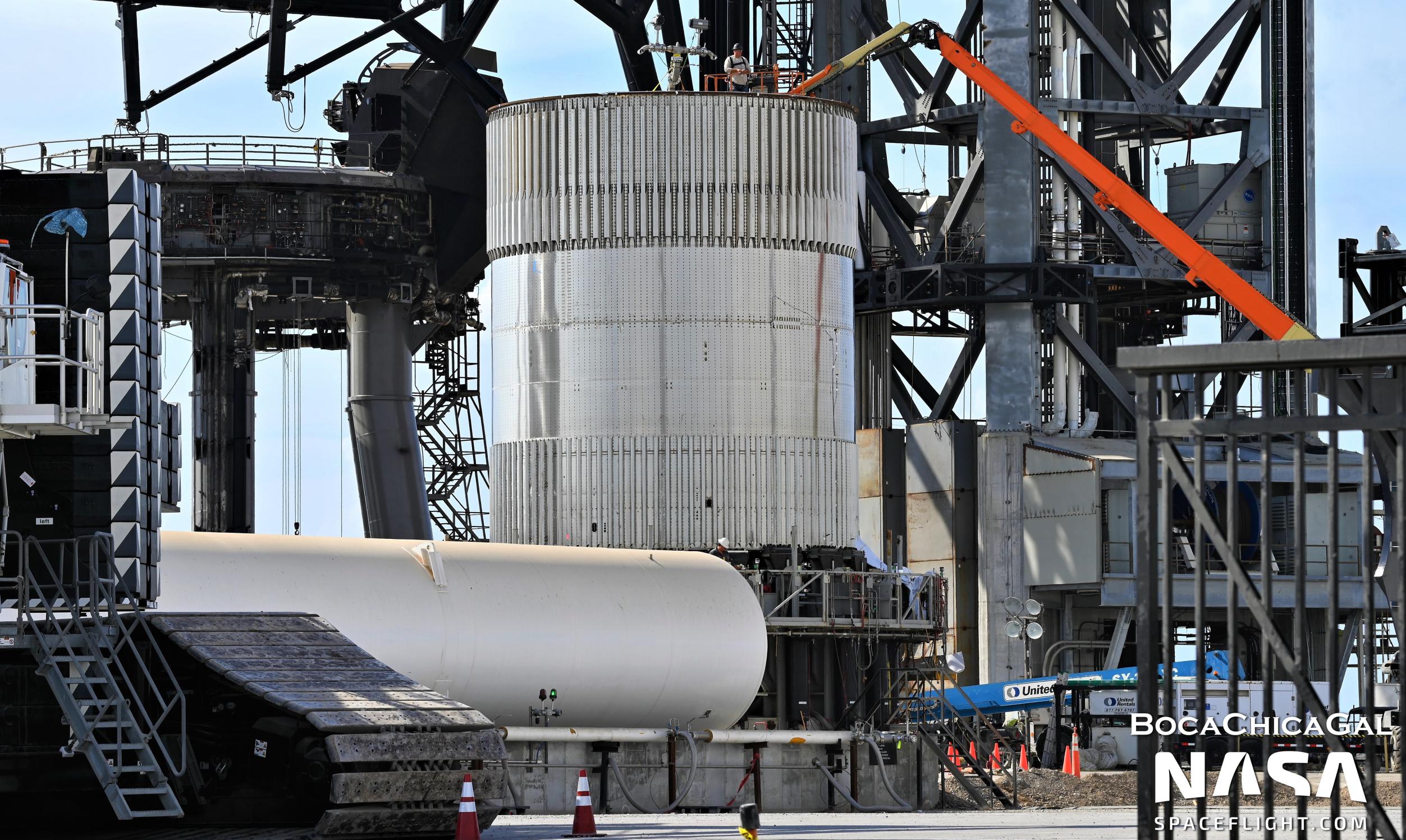 نموذج أولي للدبابات من نوع SpaceX Super Heavy ينجو من اختبار السحق