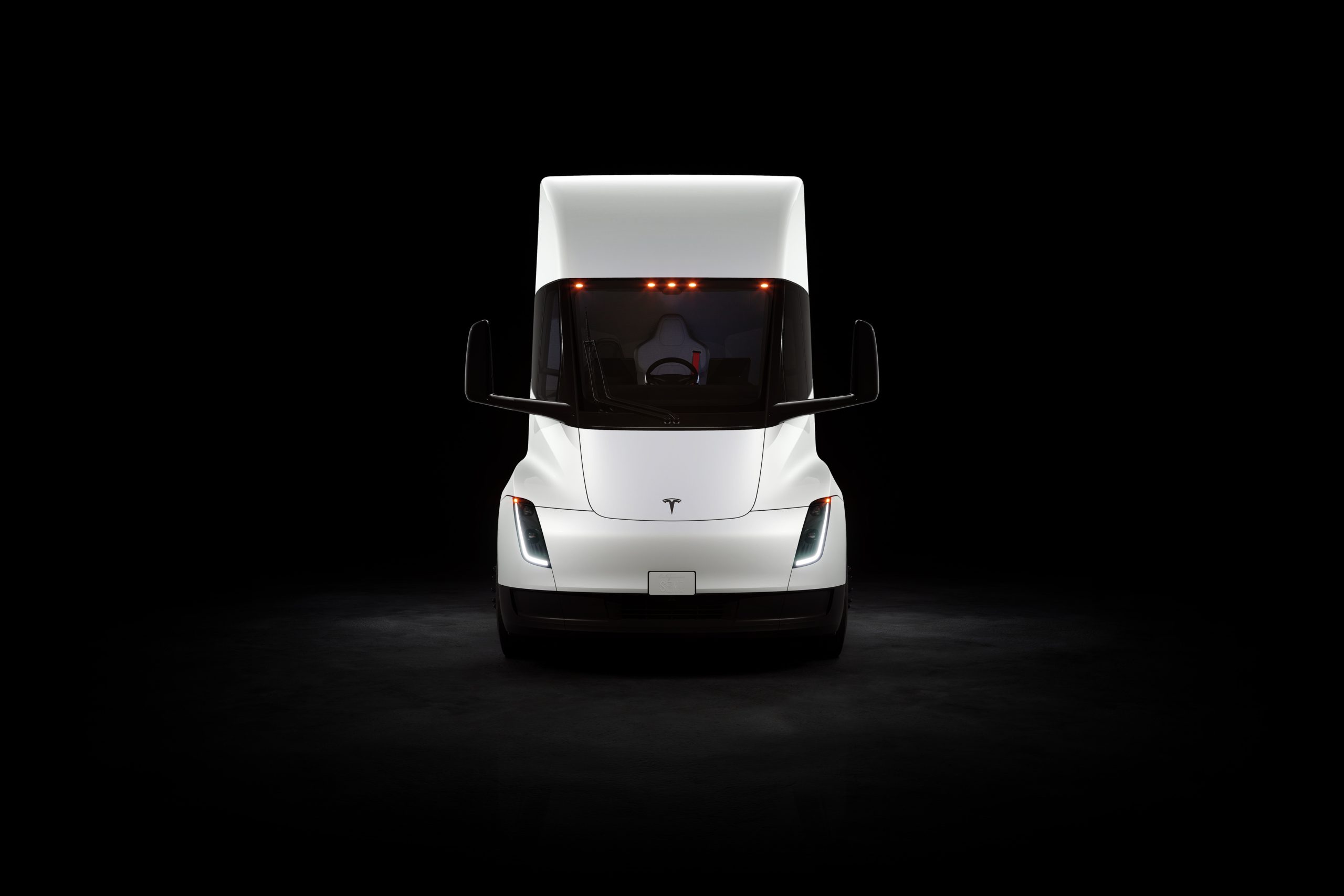 Tesla comparte nuevas fotos del Tesla Semi.  Entrega pronto?