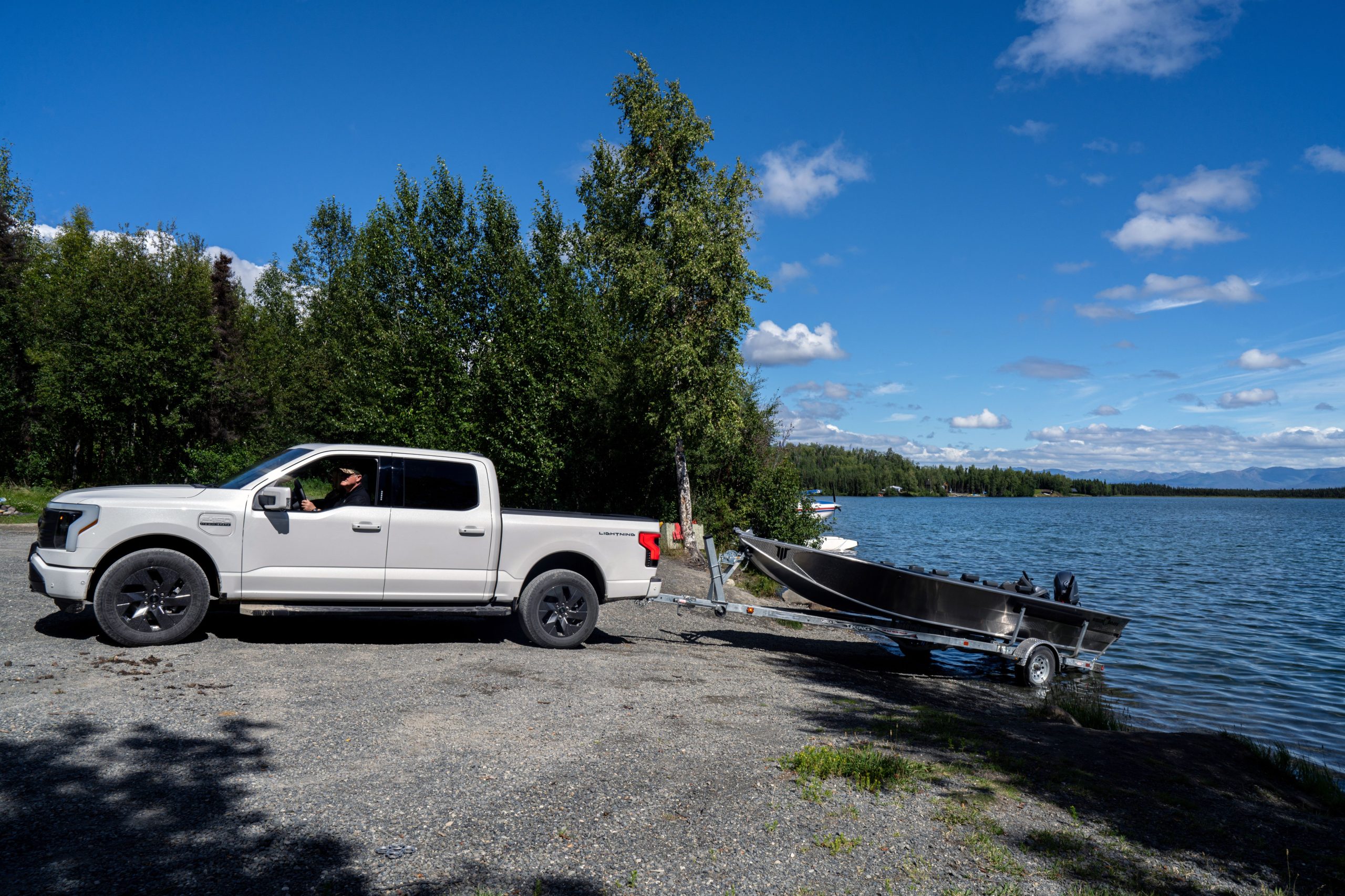 ford f-150 lightning towing