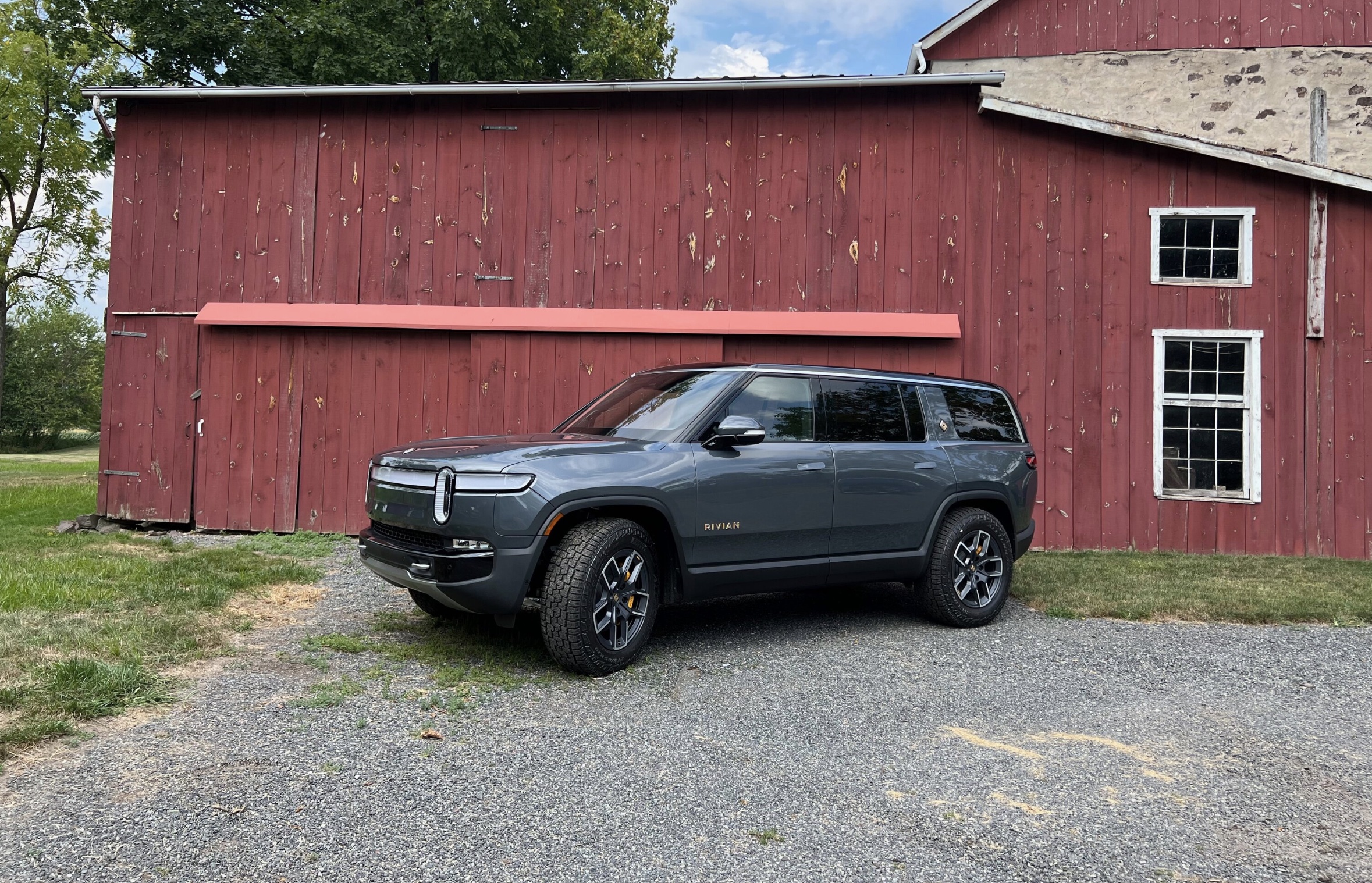 rivian-r1s-customer-deliveries