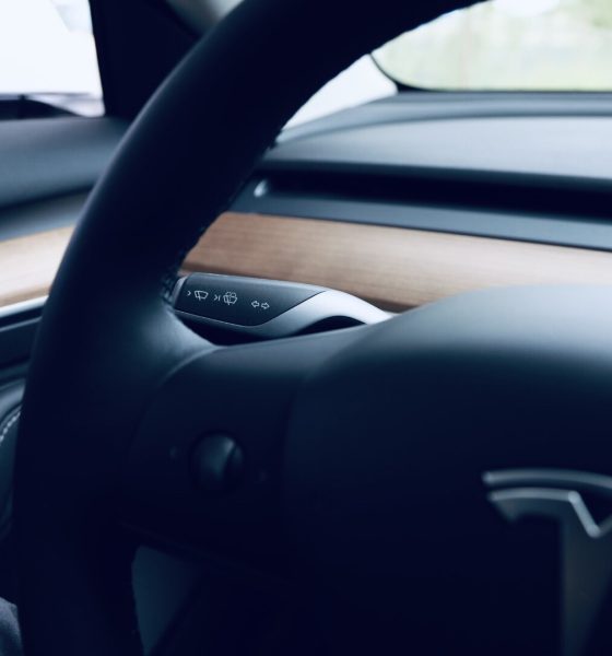 tesla-interior-cabin-steering-wheel