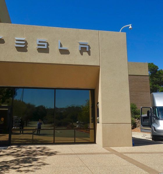 tesla-semi-ca-deer-creek-hq