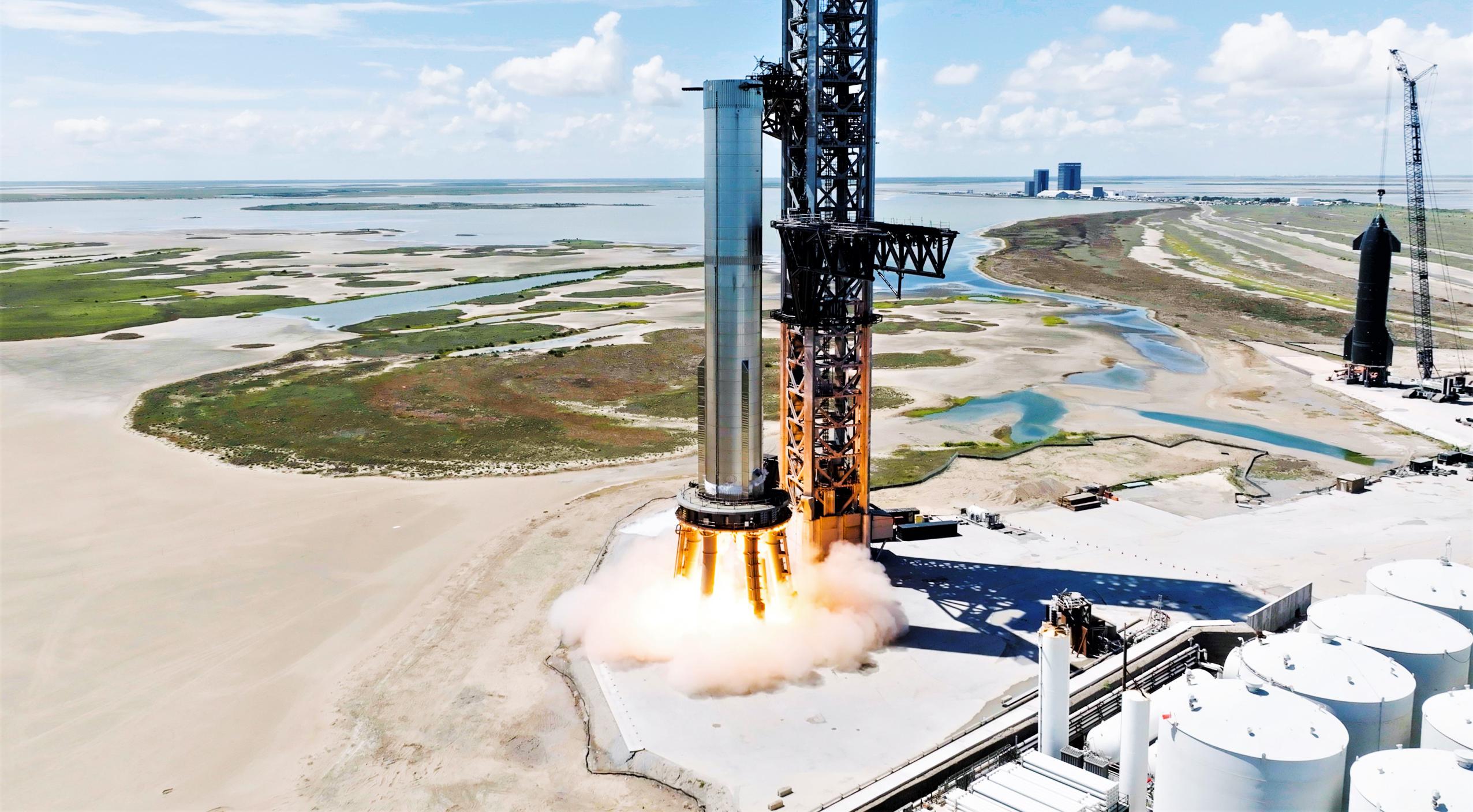 SpaceX batte il record per i test sui veicoli spaziali, raccoglie il prossimo booster della piattaforma di lancio