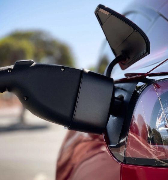 Tesla adds a new CCS adapter to store for US customers