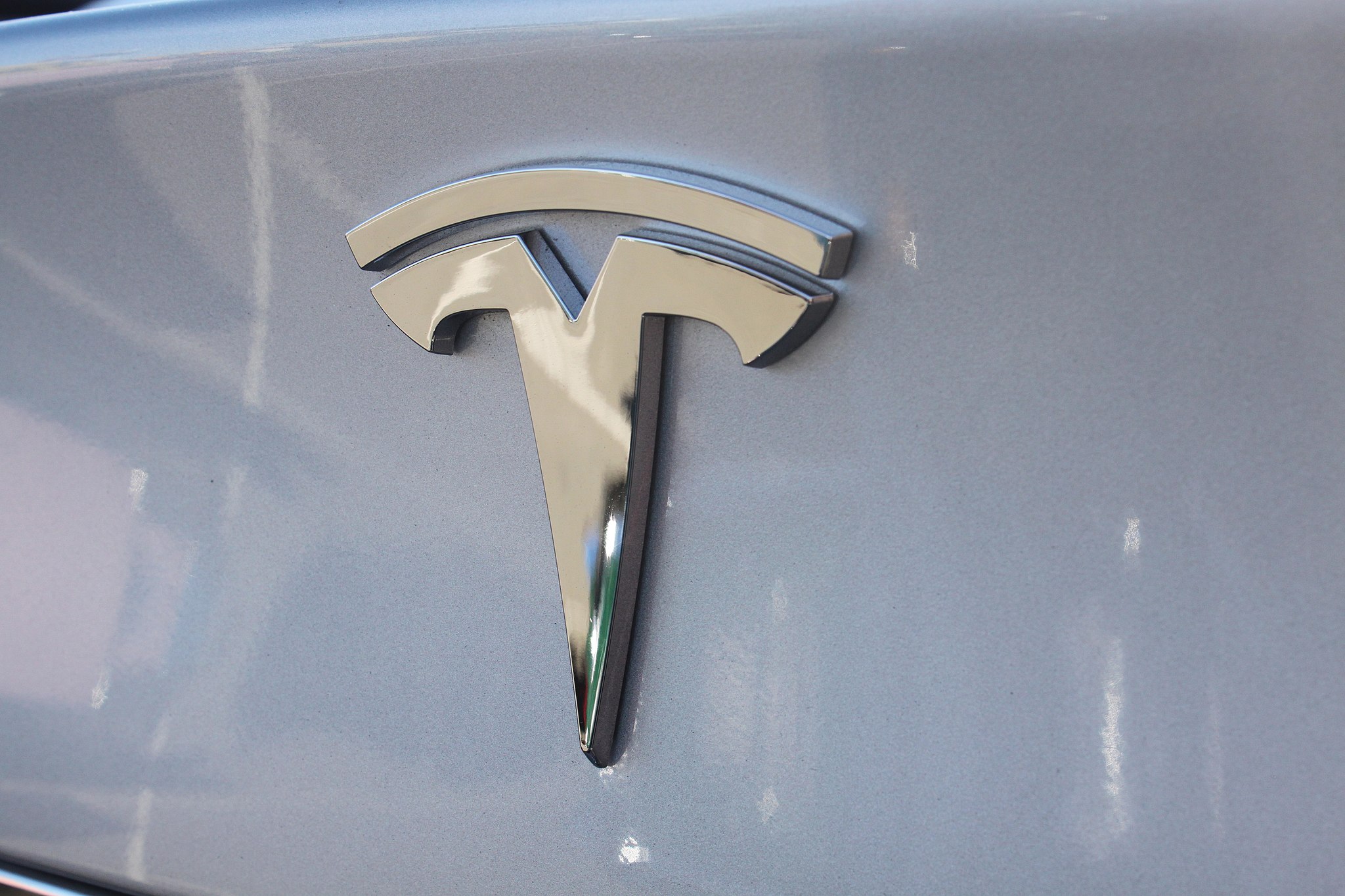 Tesla hackers find a vulnerability with NFC relay attack