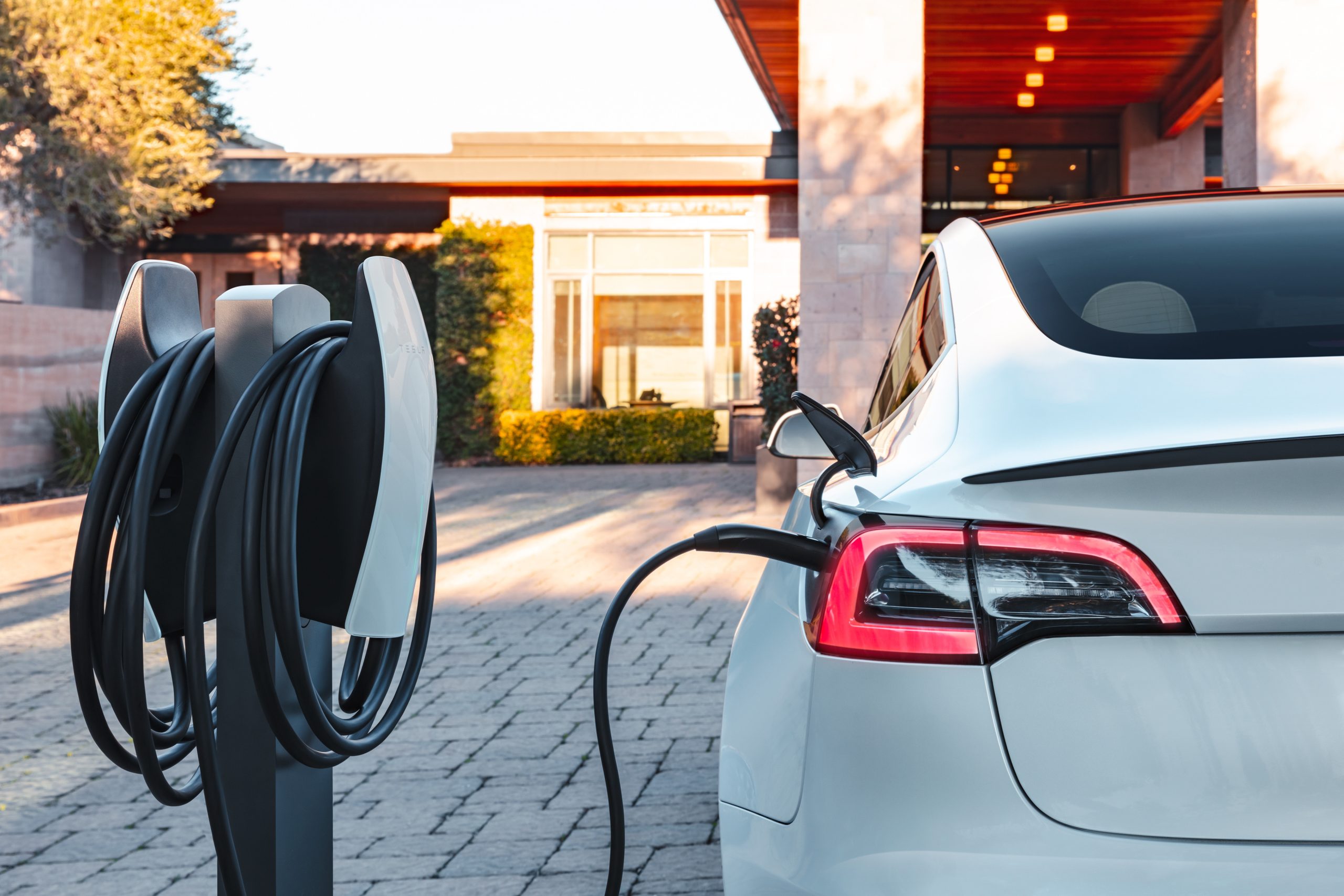 Navigating Destination and Workplace Charging: Tips for EV Owners