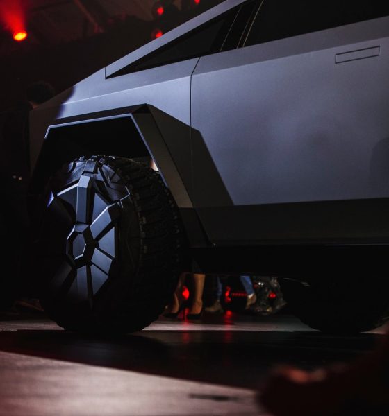 20191121-tesla-cybertruck-front-left-wheel
