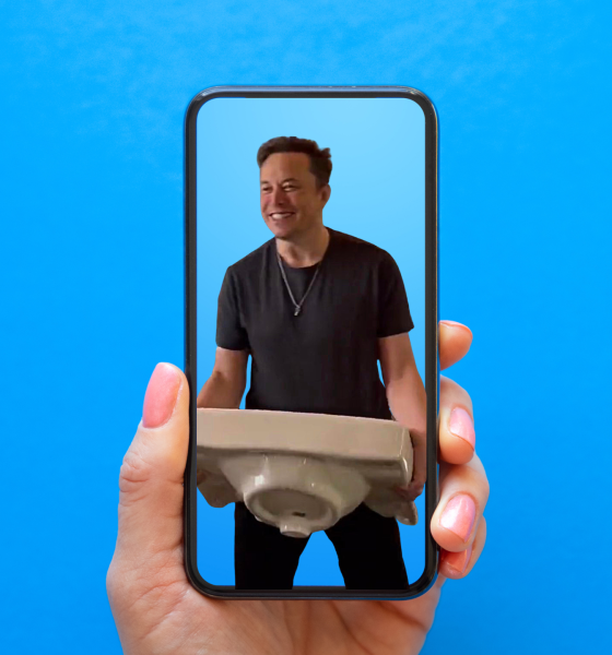 Elon Musk brings a sink to Twitter headquarters. They let him in.