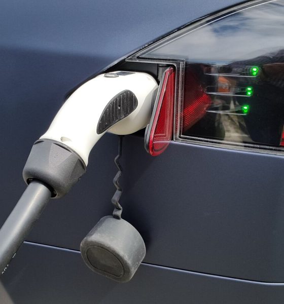 French President wants to reach 1 million EVs made in France by 2027