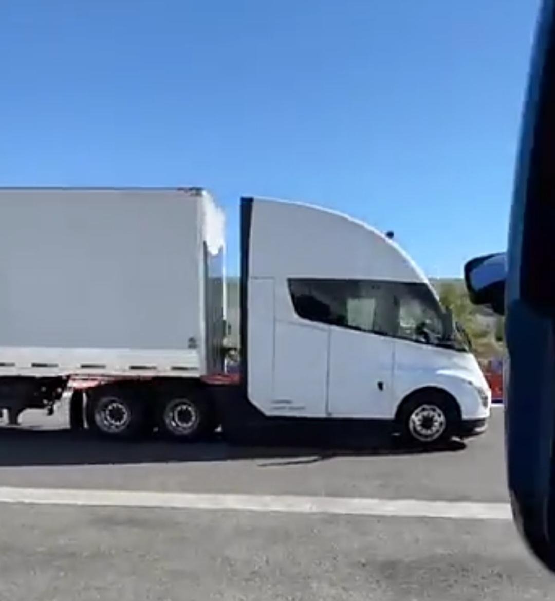 Tesla Semi Side