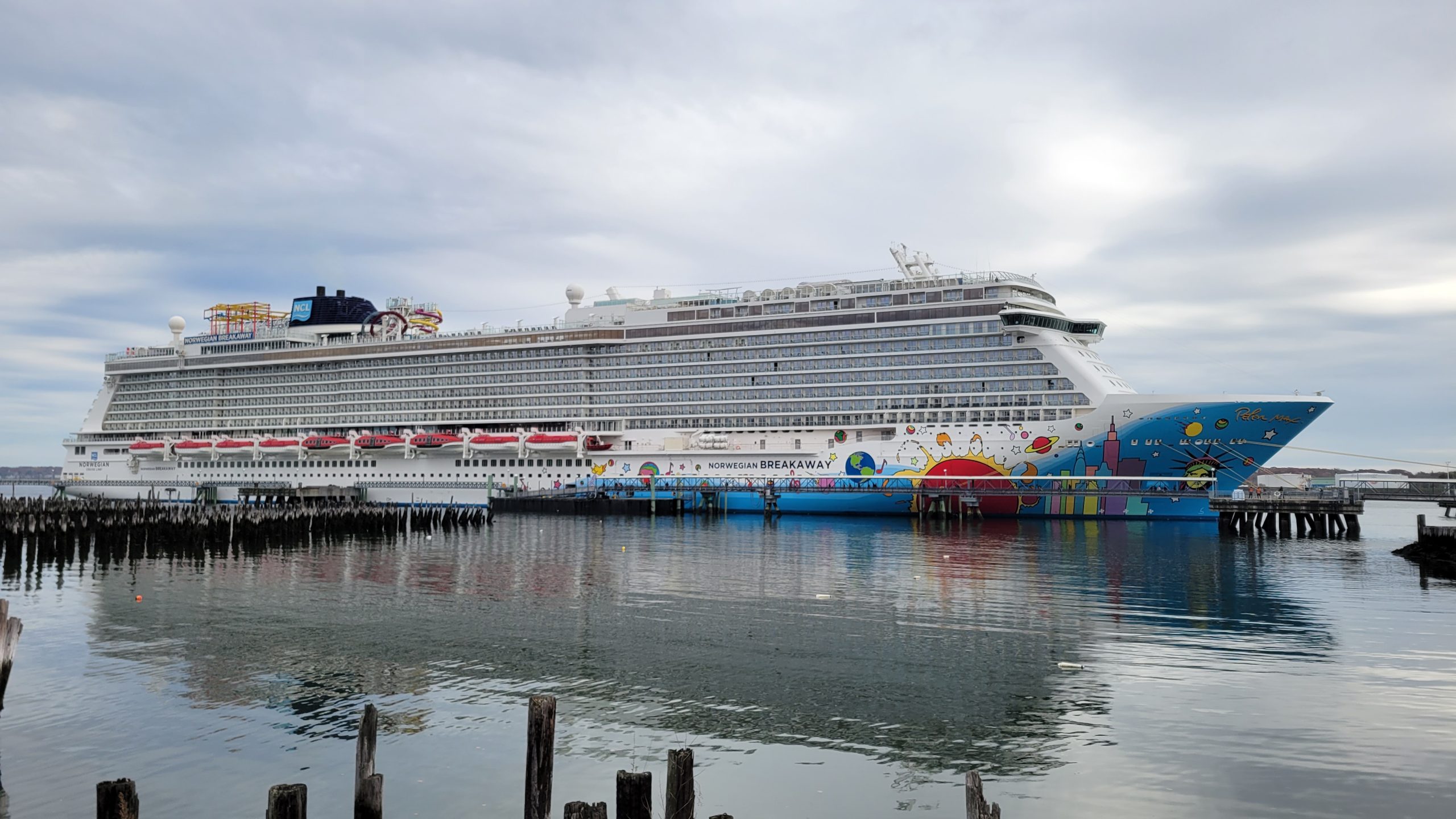 11 Starlink dishes spotted on a Norwegian Breakaway cruise 13