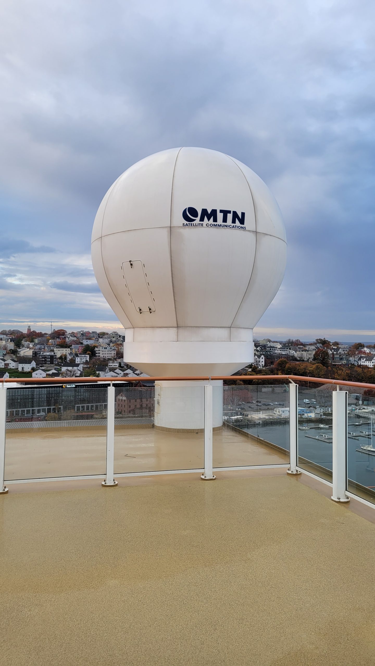 11 Starlink dishes spotted on a Norwegian Breakaway cruise 16