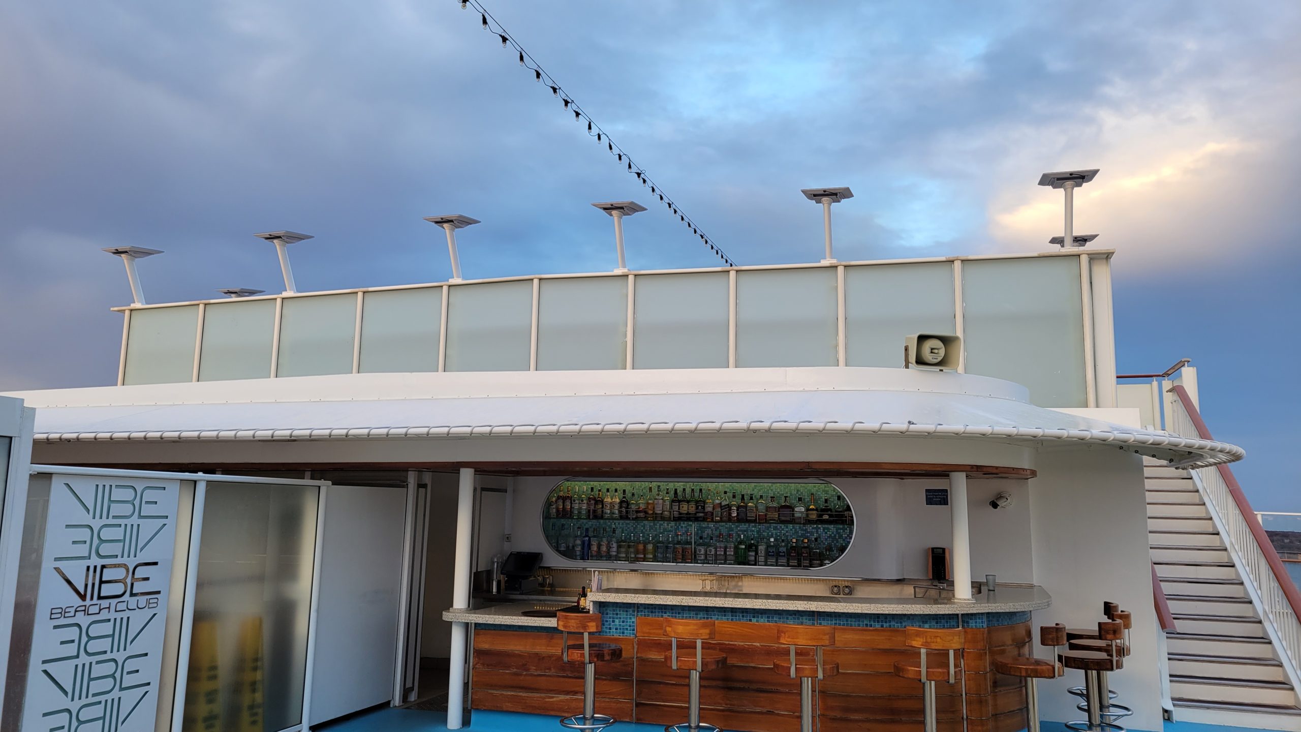11 Starlink dishes spotted on a Norwegian Breakaway cruise 17