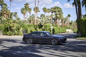 BMW i7