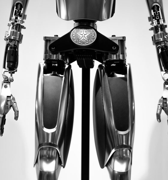 Tesla-Bot-Optimus-Humanoid-Robot-Fingers-2