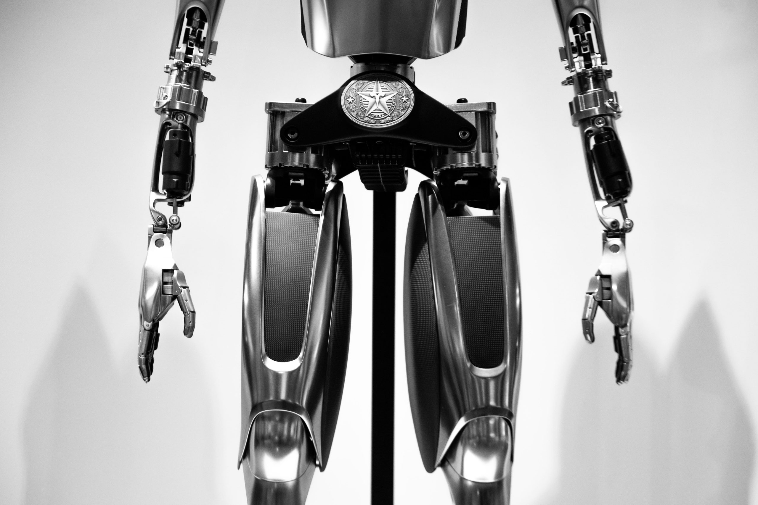 Tesla-Bot-Optimus-Humanoid-Robot-Fingers-2