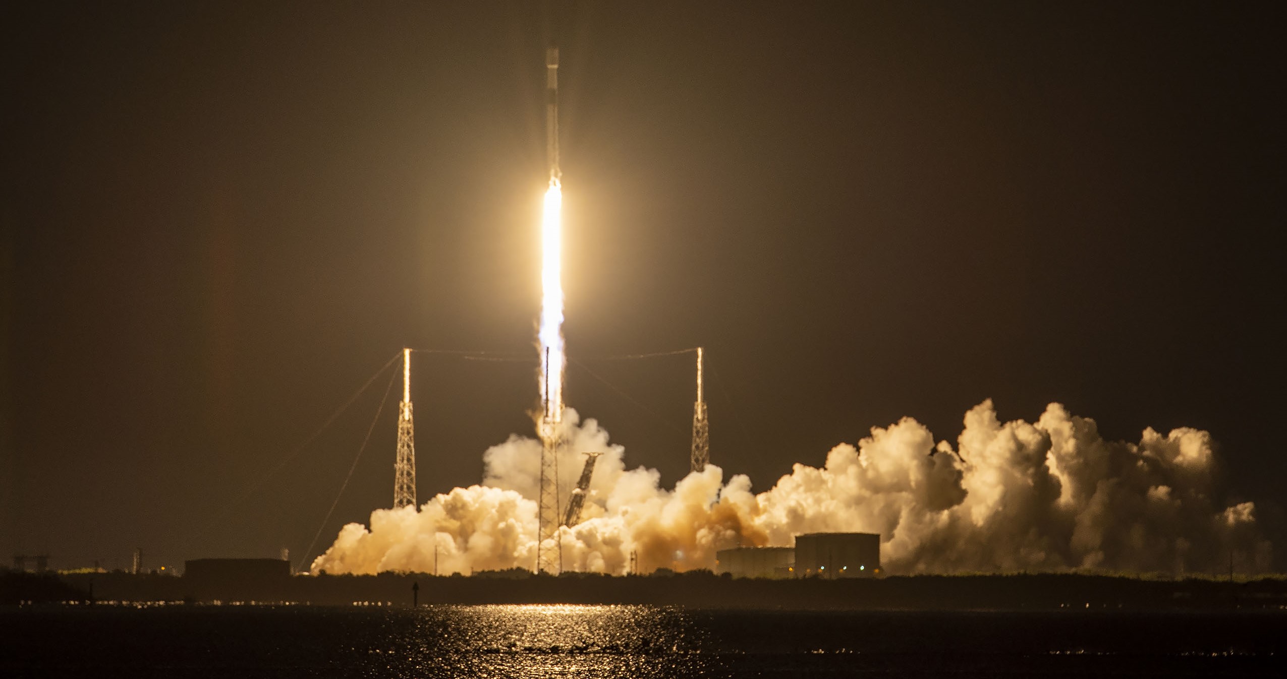 Starlink 5-1 Gen2-1 F9 B1062 LC-40 122822 (SpaceX) launch 3 crop