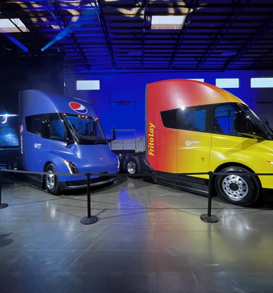 Tesla Semi wows the crowd at the Modesto Christmas Parade