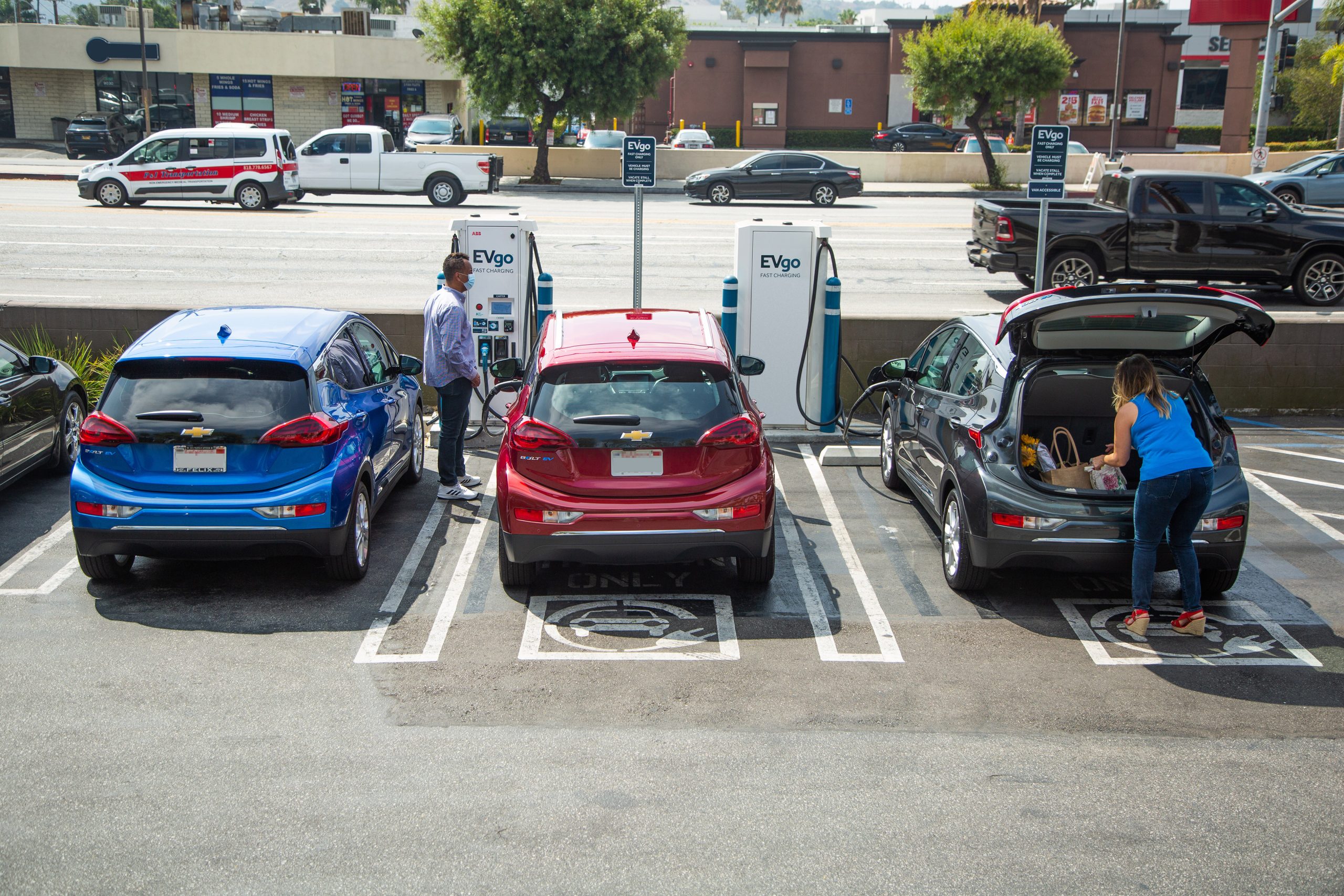 General Motors and EVgo plan to add more than 2,700 fast charger