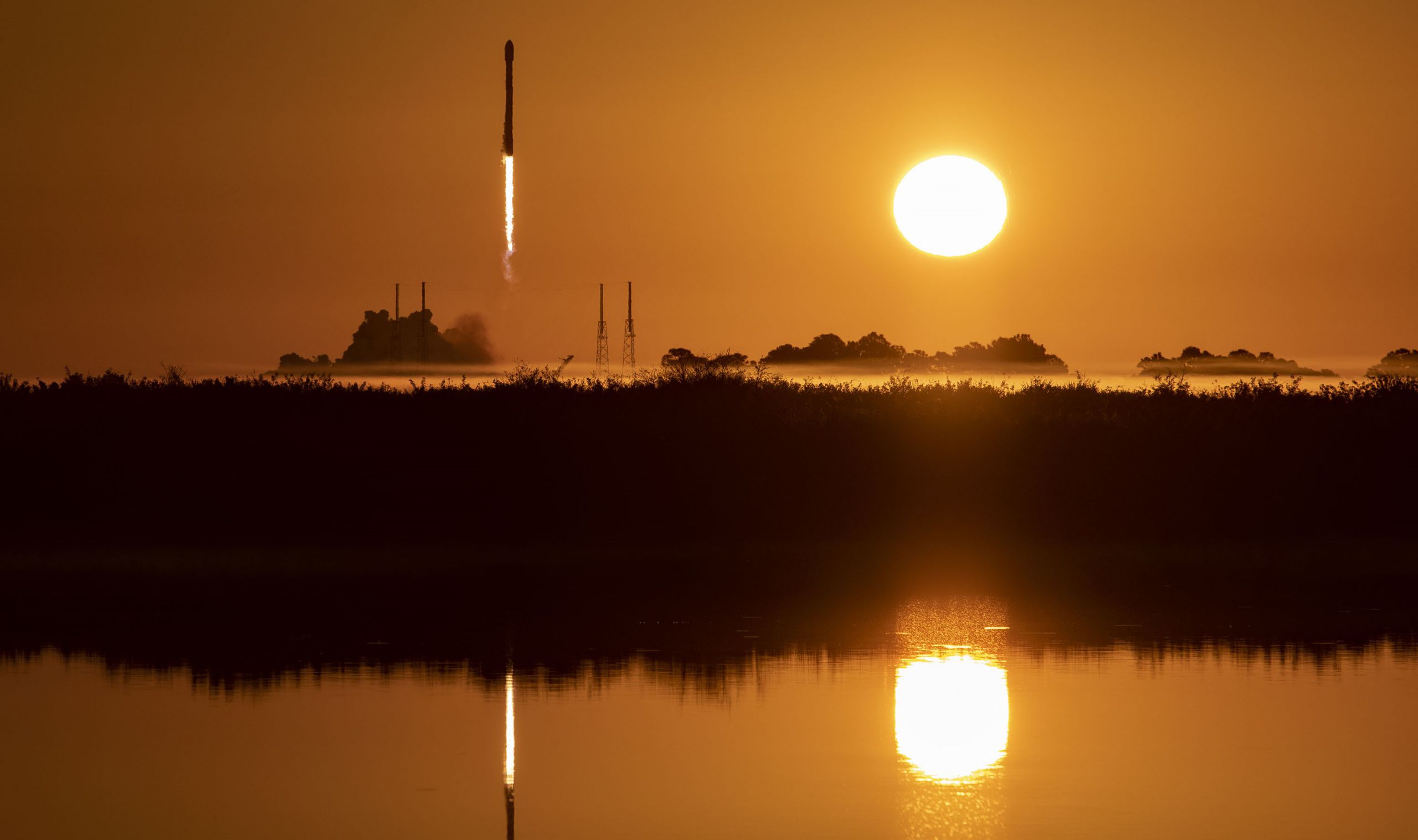 GPS III SV06 F9 B1077 LC-40 011823 (SpaceX) launch sun 1 crop (c)