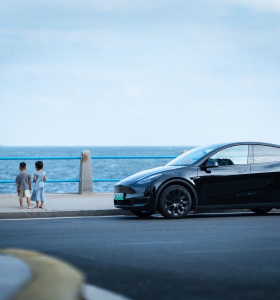 tesla-model-y-beach-1