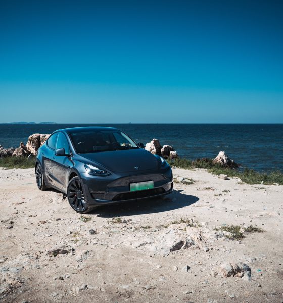 tesla-model-y-beach-1