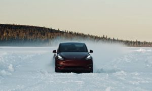 tesla-model-y-heat-pump-winter-midnight-cherry-red