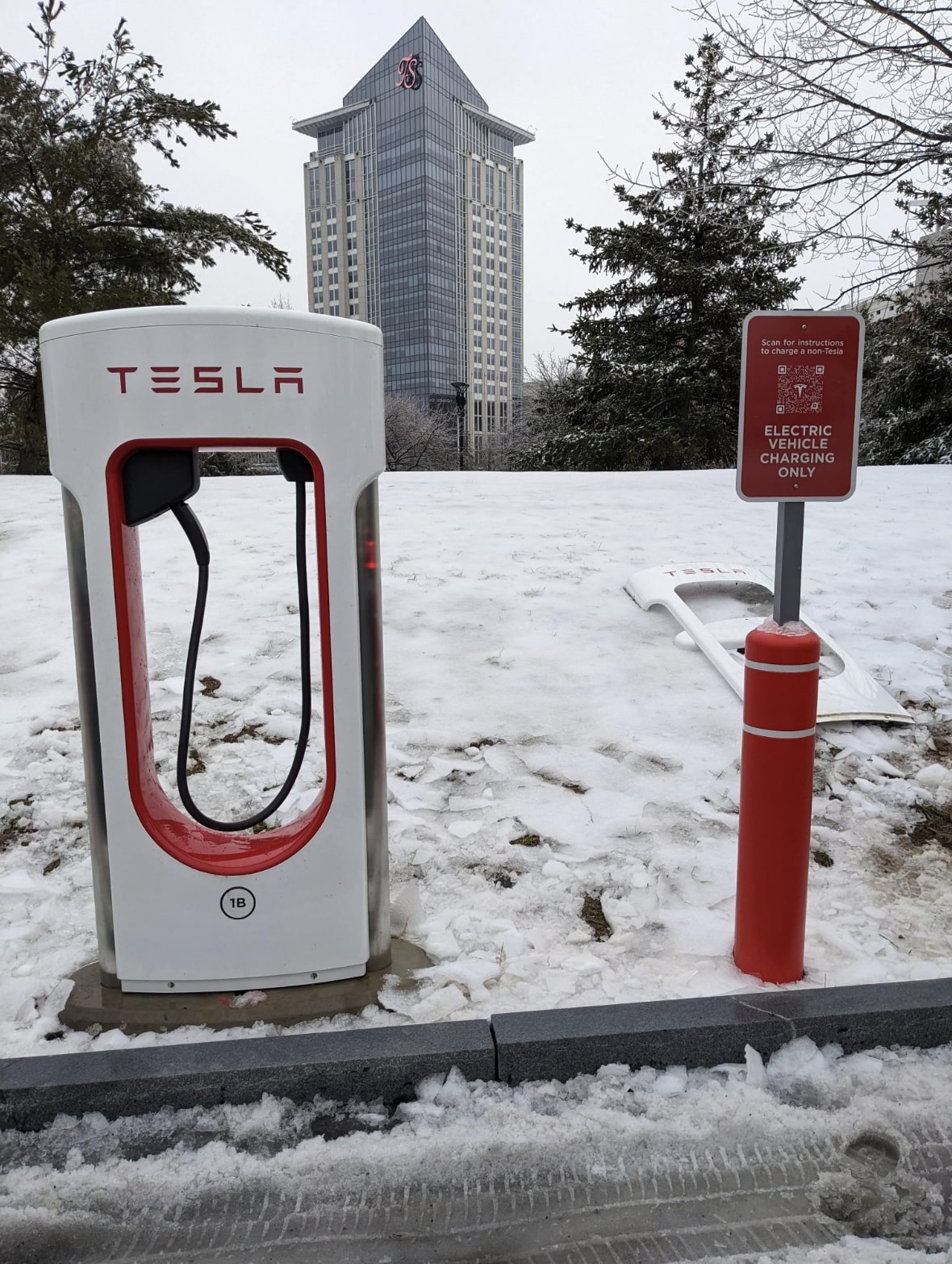 Tesla Continues to Install Magic Dock at US Superchargers for All-EV A