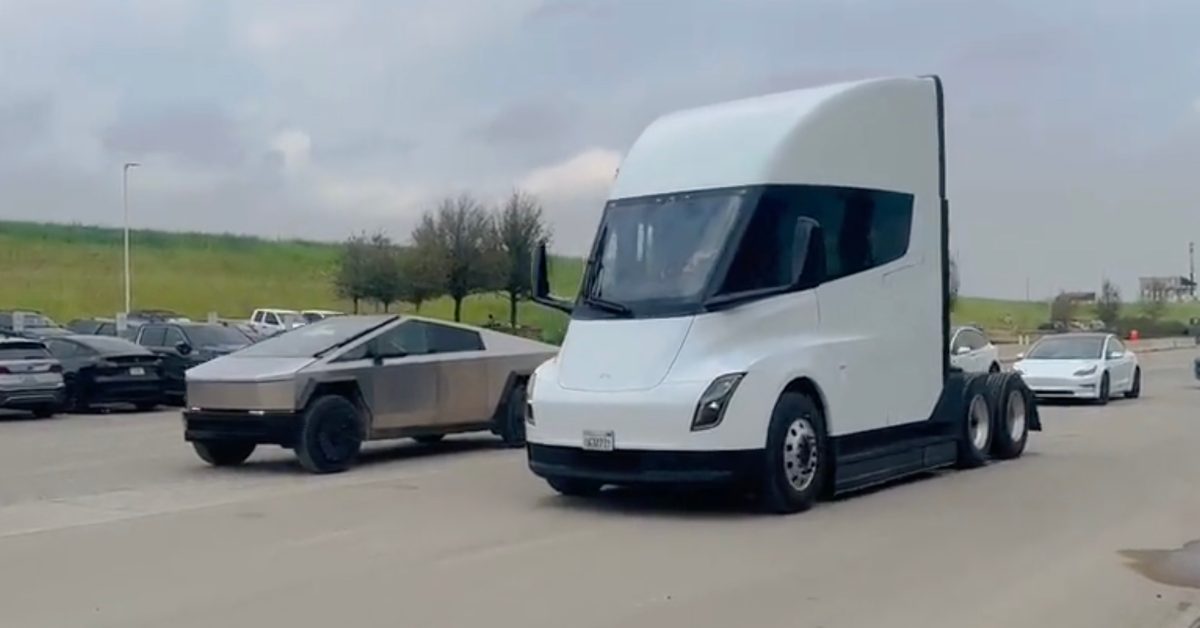 Tesla Semi Cybertruck Drag Race