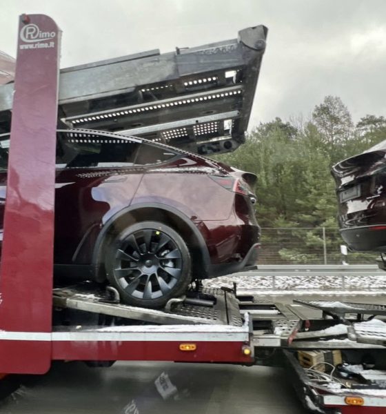 Tesla-gigafactory-berlin-midnight-cherry-red-model-y-delivery