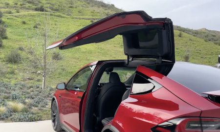 Tesla-model-s-falcon-wing-doors