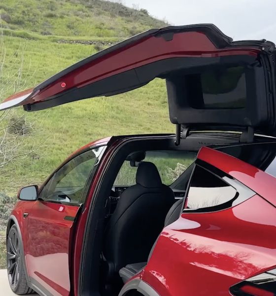 Tesla-model-s-falcon-wing-doors