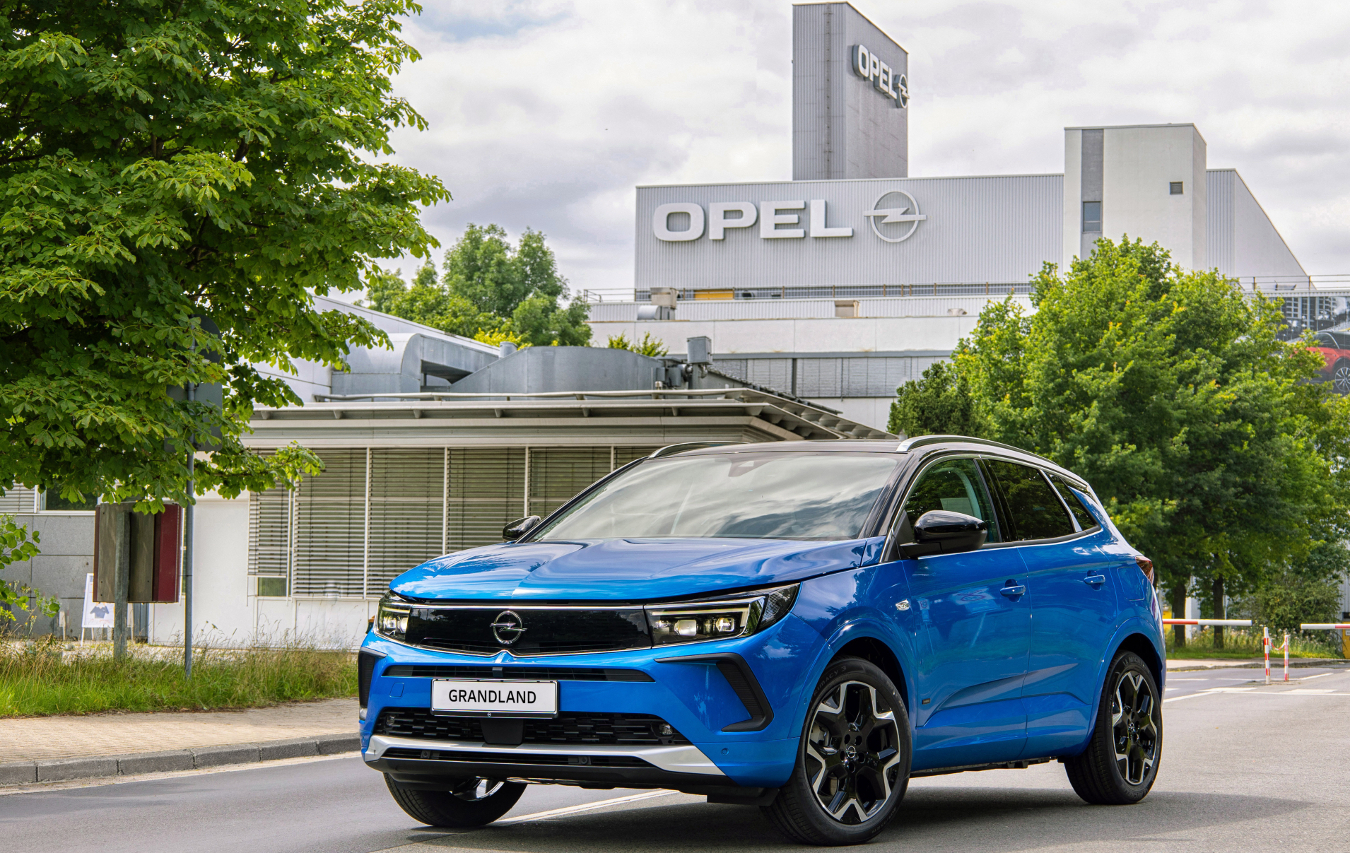 Stellantis invests $140M for electric Opel Grandland