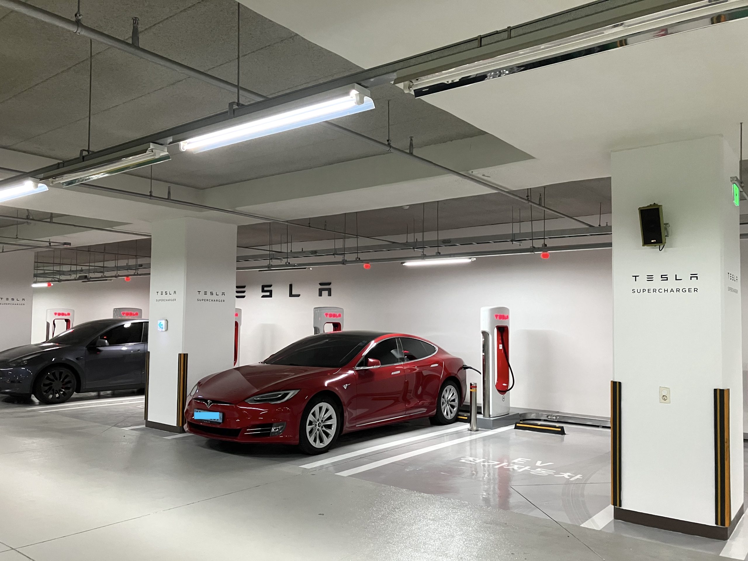 Tesla Supercharger 2