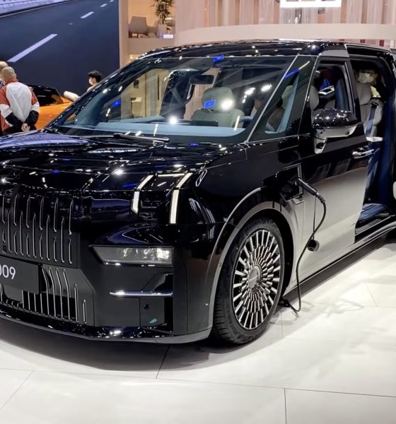 Tesla-gigapress-die-casting-geely-zeekr