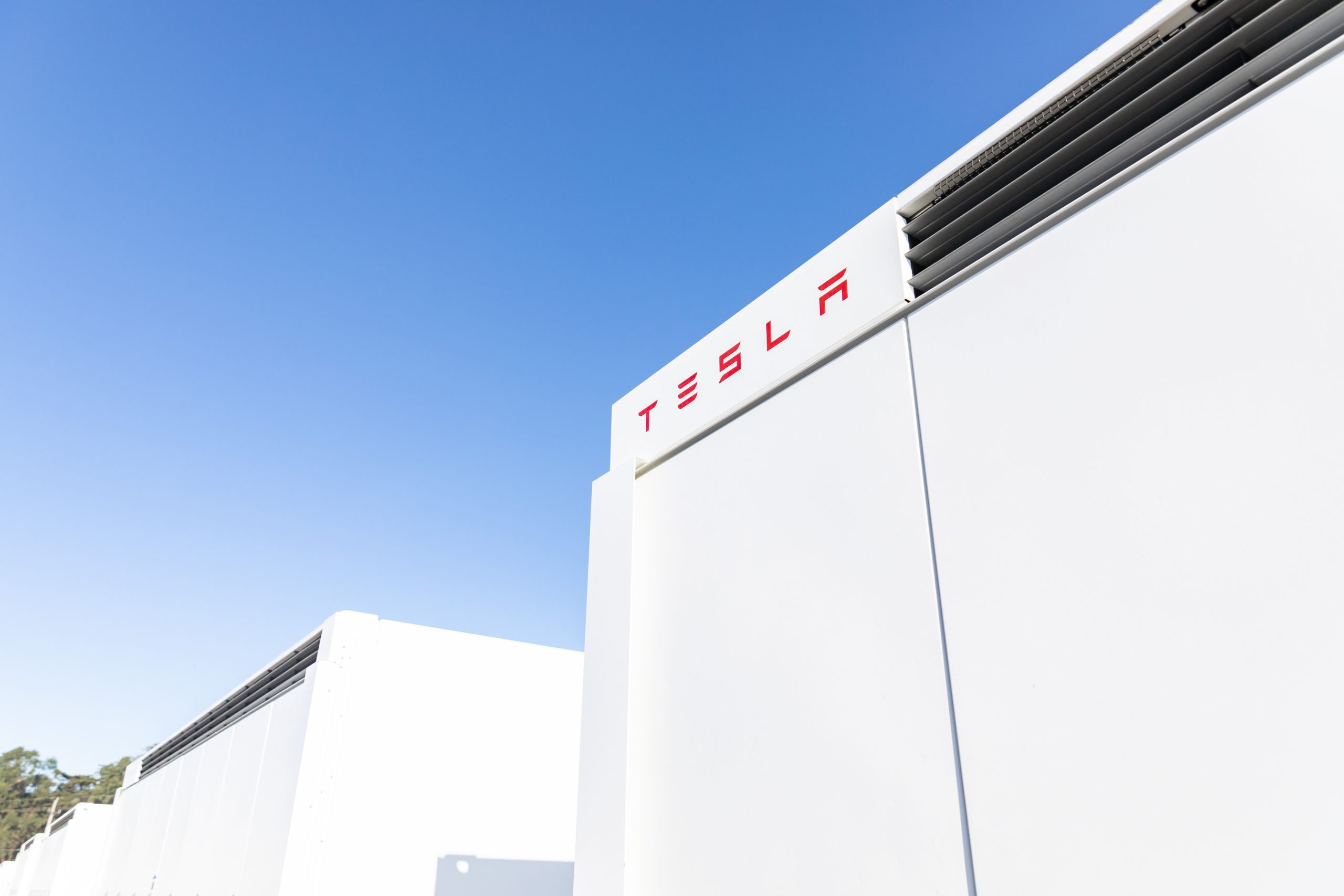 Tesla-megapack-pilot-project-willowbrook-mall