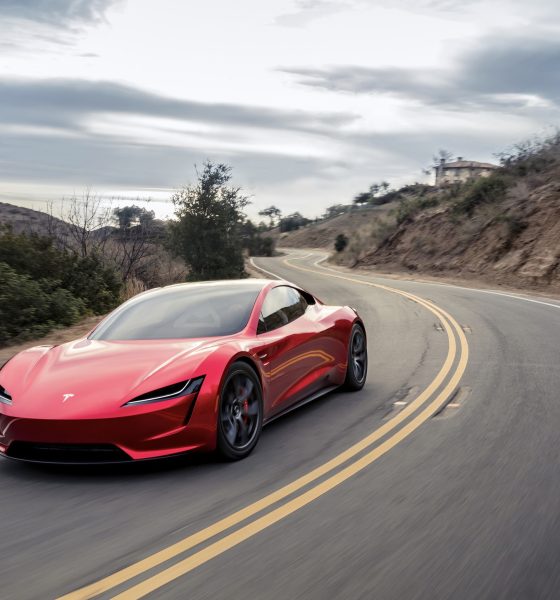 Elon-musk-tesla-roadster-production