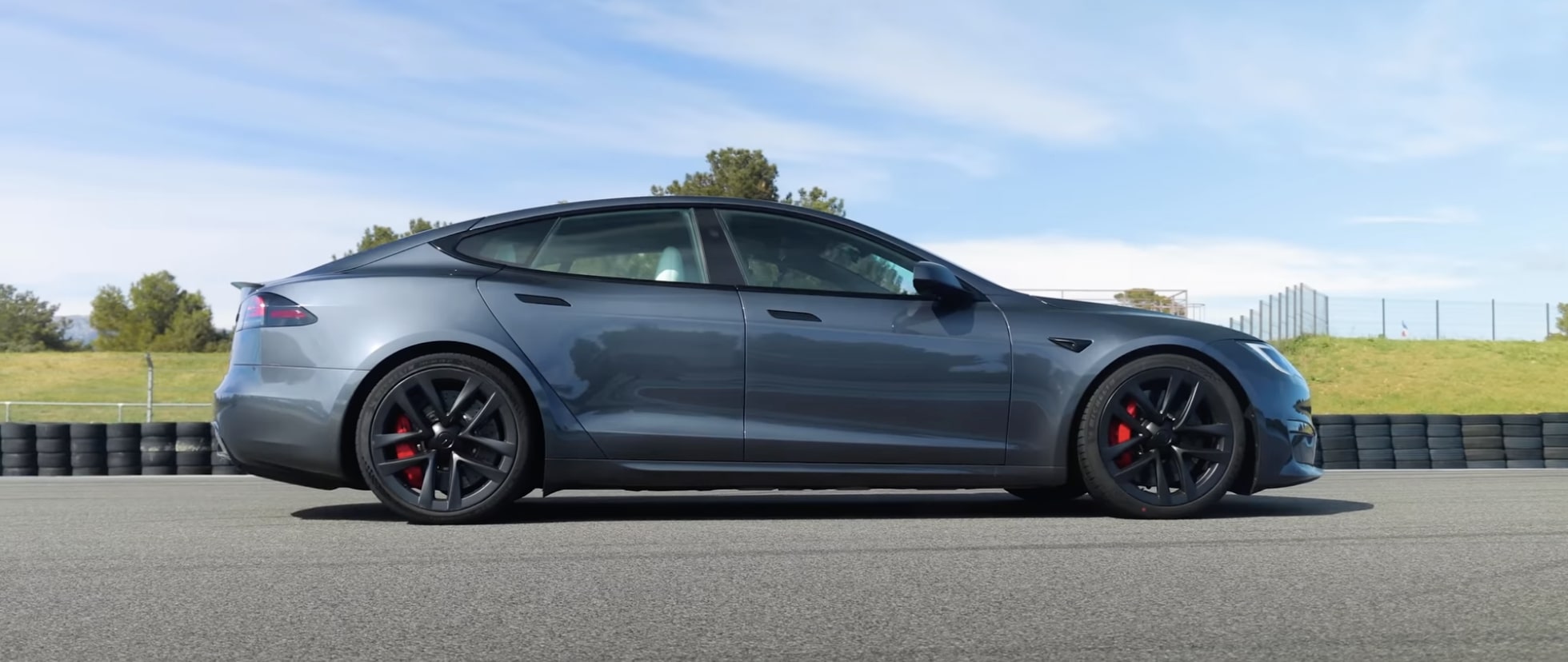 Het Tesla Model S Plaid Track-pakket bewijst zichzelf bij 200 mph