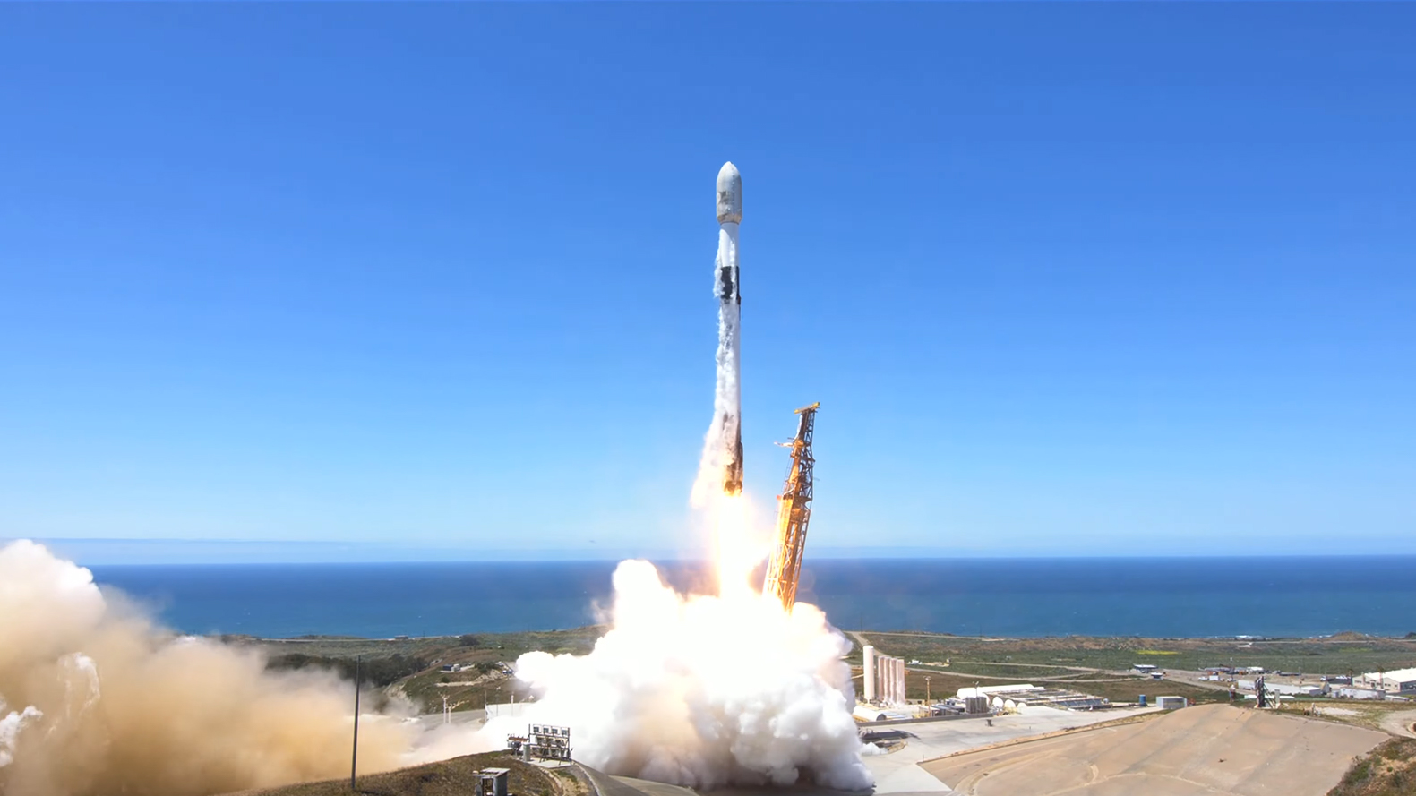 SpaceX soll 48 Starlink-Satelliten von Kalifornien aus starten