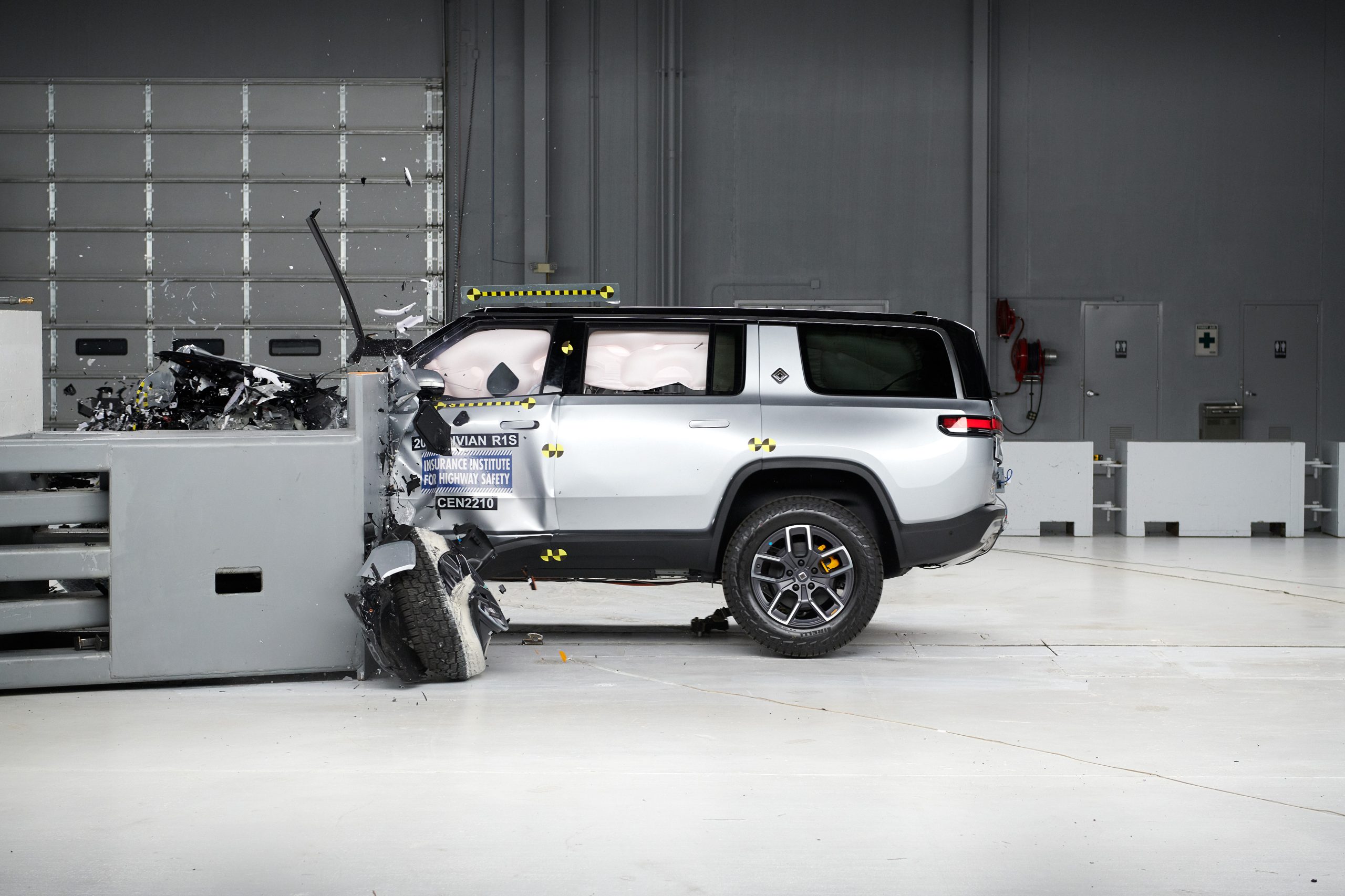 rivian r1s crash testing