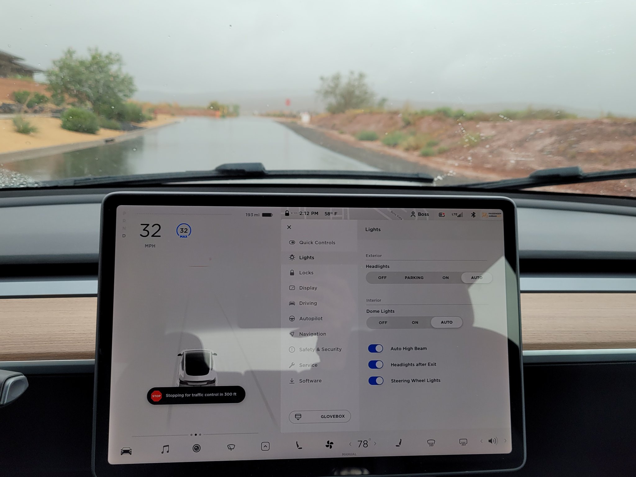 Tesla Cybertruck Windshield Wiper Leaves a Lot of the Window Dirty