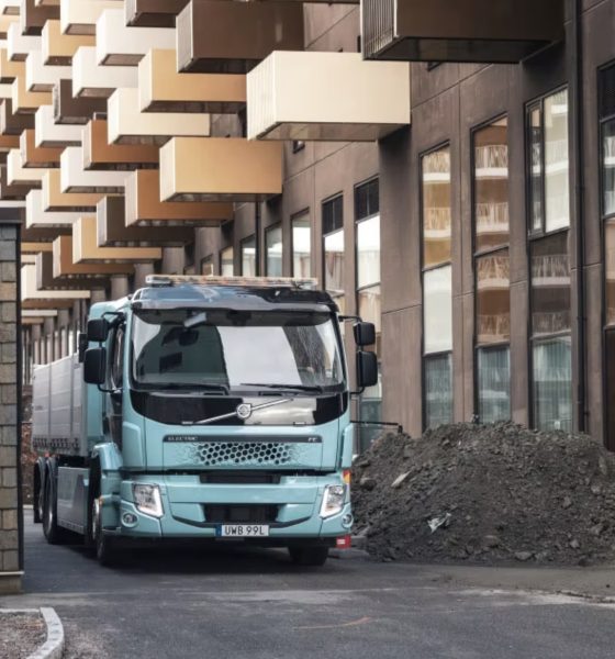 Volvo-trucks-vs-tesla-semi