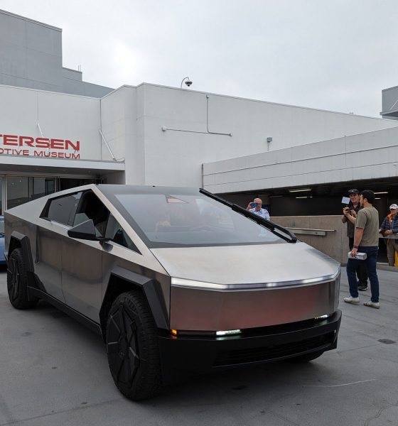 Tesla-cybertruck-unveiling-production