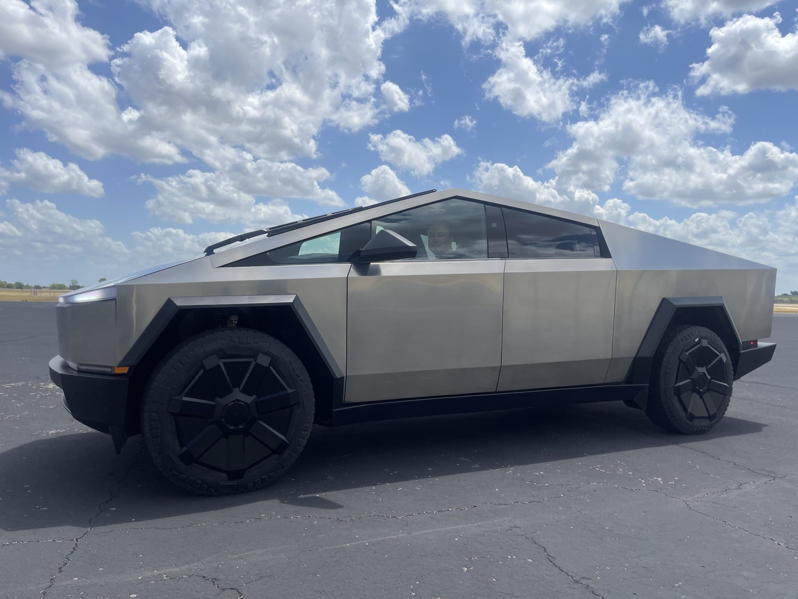 San Diego Tesla showroom now has a CyberTruck on display, and a