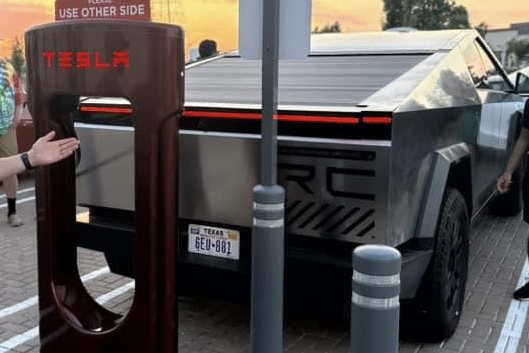 tesla-cybertruck-charges-at-50000-th-supercharger-horizontal