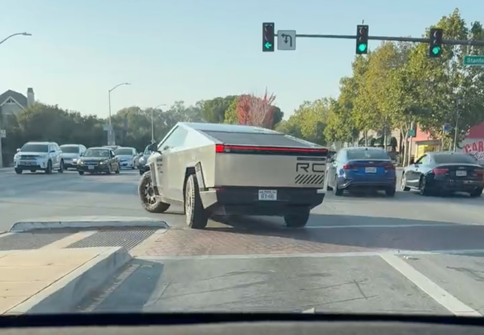 Tesla Cybertruck makes U-turn with rear-wheel-steering