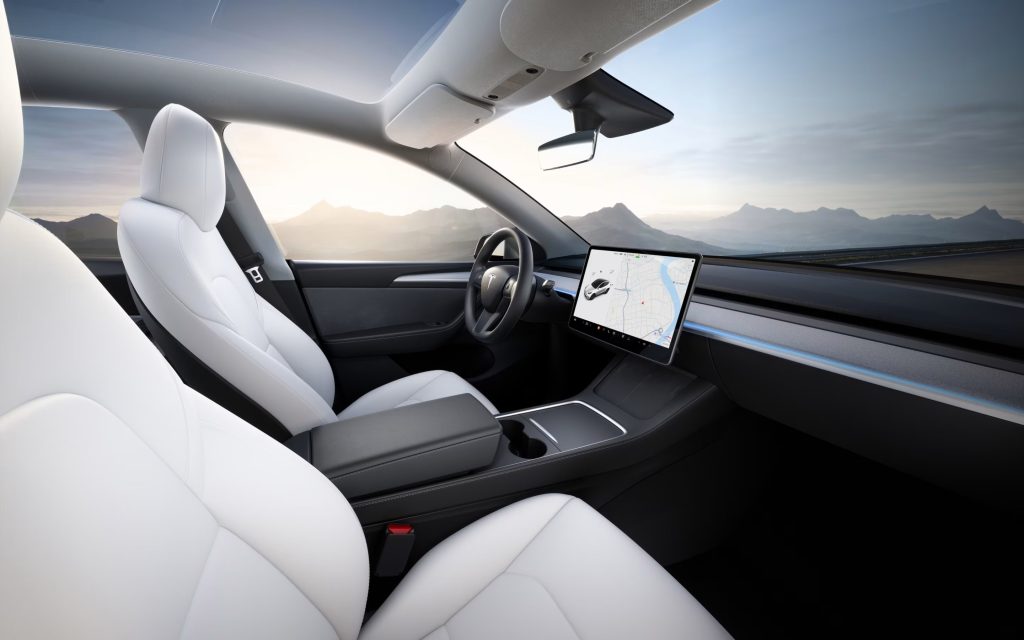 https://www.teslarati.com/wp-content/uploads/2023/09/tesla-model-y-white-interior-1024x640.jpeg