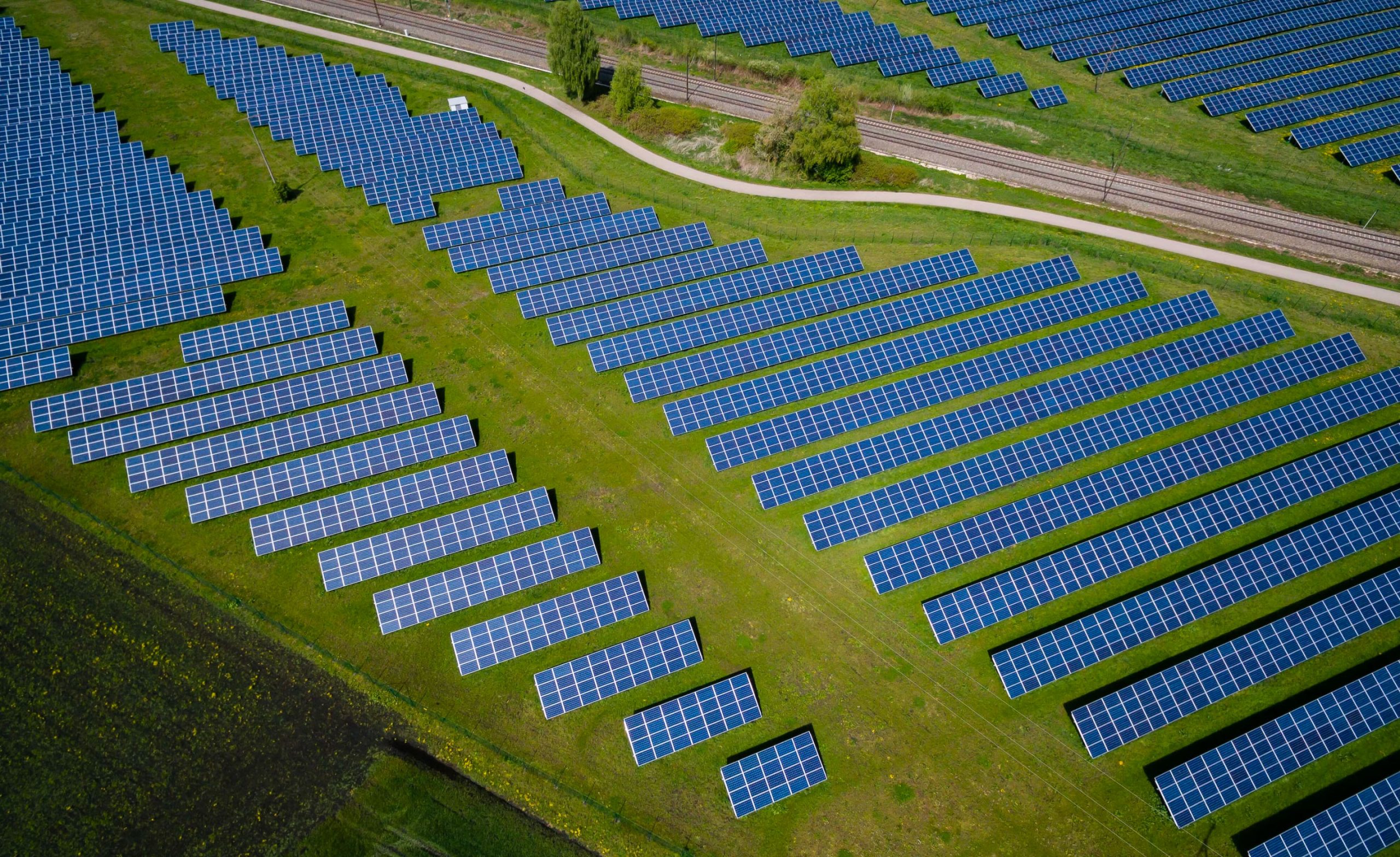 peak-energy-solar-panels-grid-storage-scalability